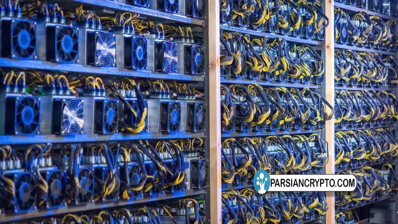 کشف و ضبط دستگاههای استخراج بیت کوین در عملیات بازپسگیری زندان توکورون ونزوئلا عکس